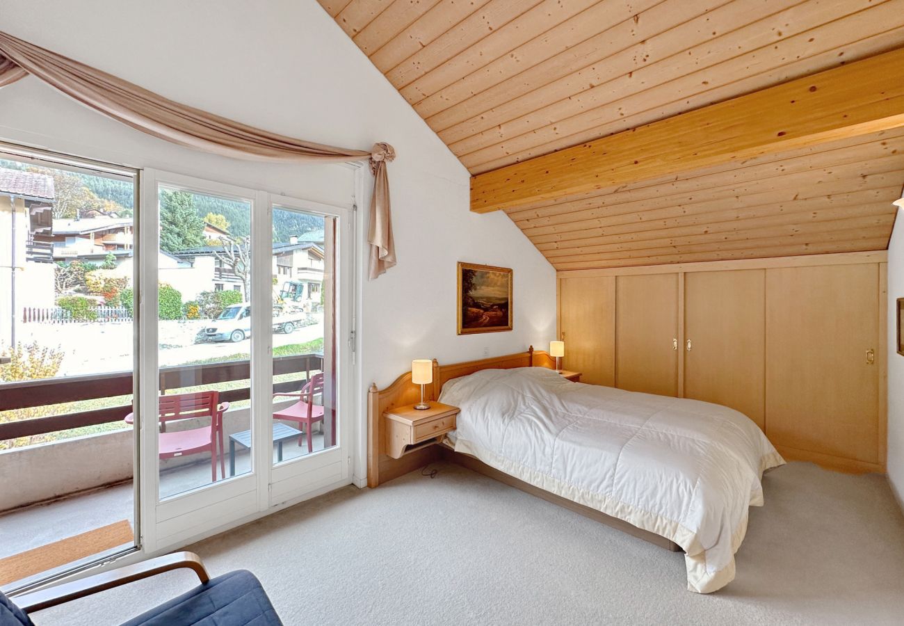 Ferienwohnung in Mollens - Family Penthouse with view of the Swiss Alps