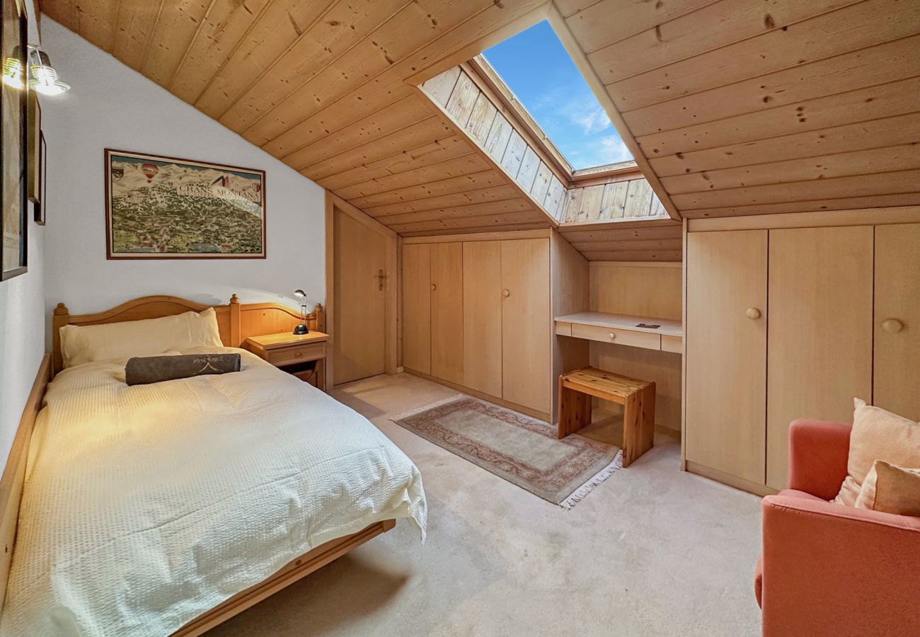 Ferienwohnung in Mollens - Family Penthouse with view of the Swiss Alps